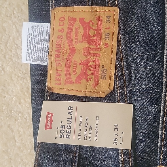 NWT Levi's 505 Regular Fit Men's Jeans 005052765. 36x34 - Picture 3 of 6
